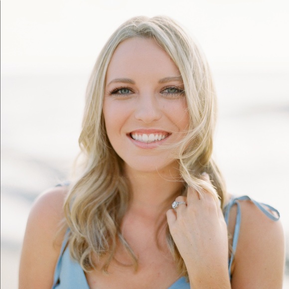 Meet your Posher, Danielle - Picture 1 of 1